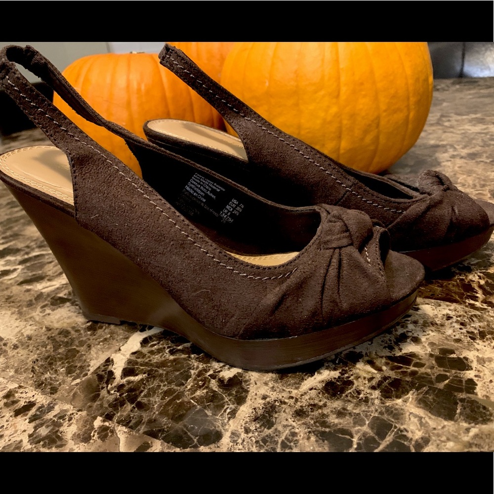 AE American Eagle Open toe wedges